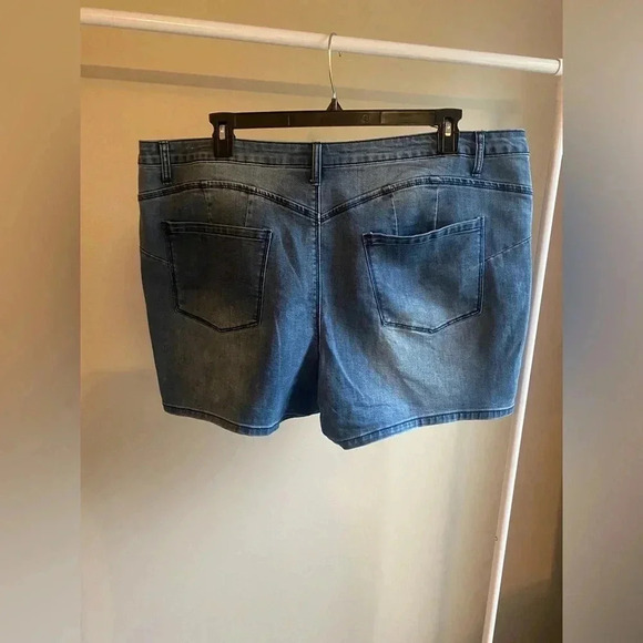 Hybrid & Company denim shorts - Picture 3 of 5